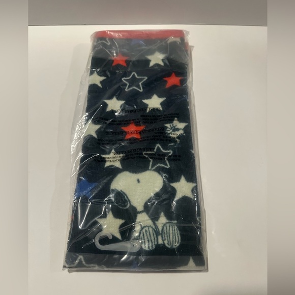 Peanuts 75th Anniversary Hand Towel with Stars - Picture 3 of 4